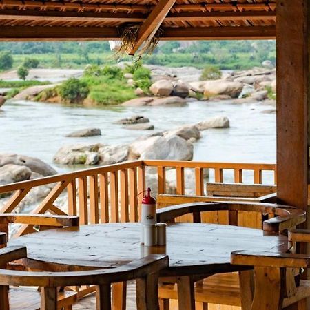 Leo Woods Hampi River View Hotel Bagian luar foto