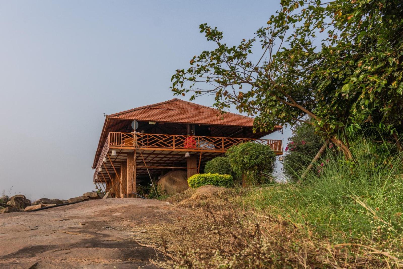 Leo Woods Hampi River View Hotel Bagian luar foto