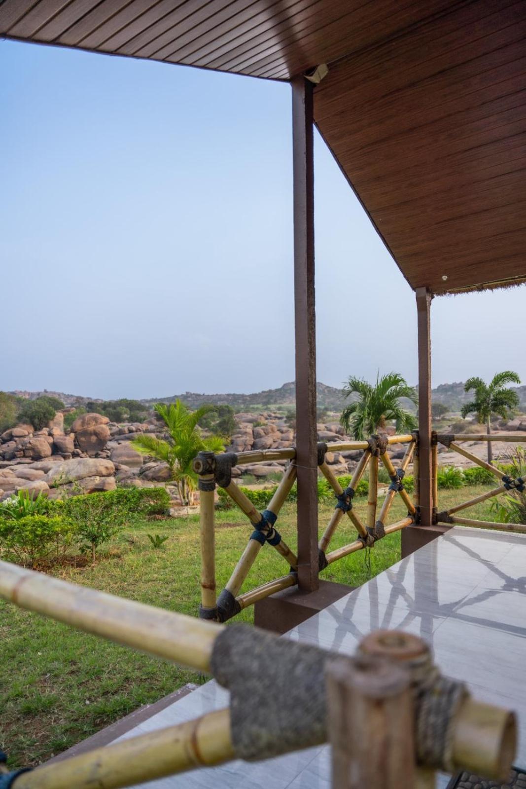 Leo Woods Hampi River View Hotel Bagian luar foto