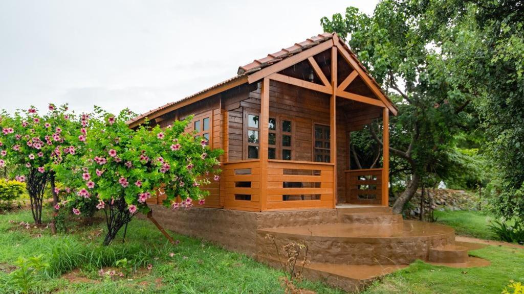 Leo Woods Hampi River View Hotel Bagian luar foto
